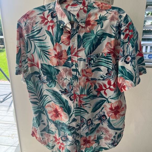 Old Navy Other - Old Navy Green and Red Short Sleeve Tee